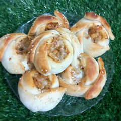 A picture of Chicken flower bread 🍞🍞.