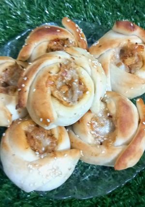 A picture of Chicken flower bread 🍞🍞.