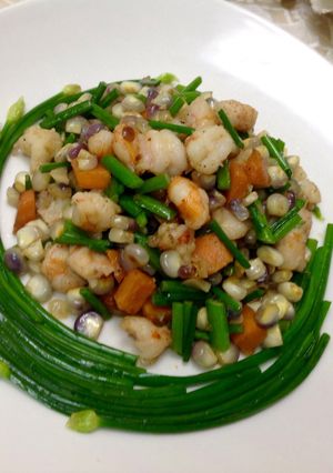 蝦仁奶香玉米韮菜花 的食譜成品照片