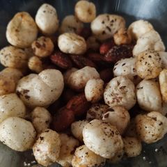 Chatpata Makhana snacks A picture of Chatpata Makhana snacks.