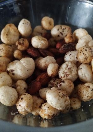 A picture of Chatpata Makhana snacks.