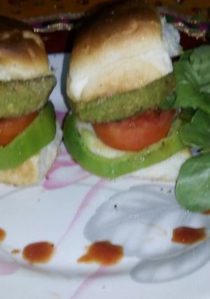 A picture of Oats tikki burger.