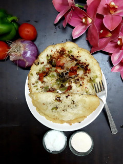सूजी का मिक्स वेज उत्तपम (sooji ka mix veg uttapam recipe in HIndi) रेसिपी मुख्य फोटो