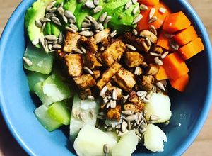 Una foto de Bowl tofu vegano 🌱