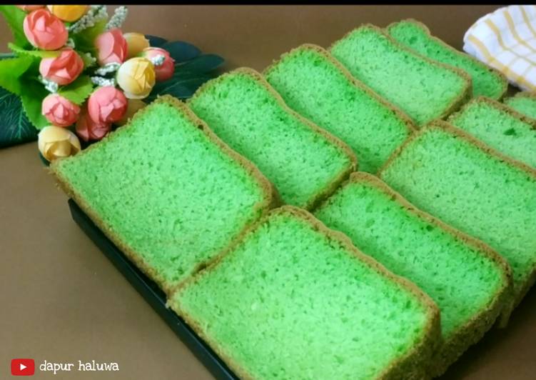 Langkah Mudah untuk Membuat Bolu pandan santan yang Enak Banget