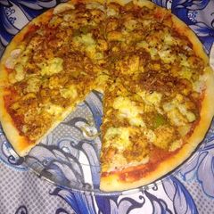 A picture of Chicken Pizza🍕.