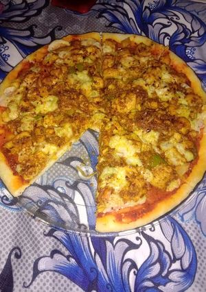 A picture of Chicken Pizza🍕.