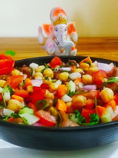 हेल्दी हाई प्रोटीन सलाद (Healthy High Protein Salad recipe in Hindi) रेसिपी मुख्य फोटो
