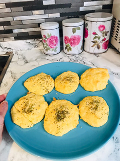 Una foto de Panecillos de queso🧀🥯