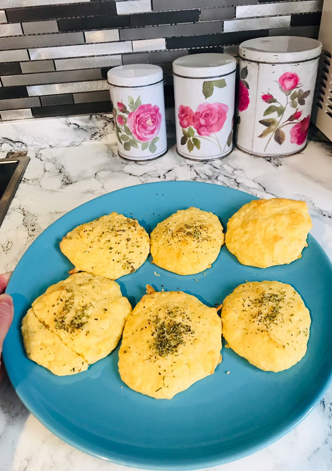 Una foto de Panecillos de queso🧀🥯