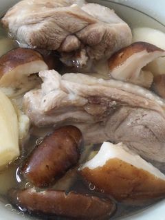 蒜頭香菇雞湯-電鍋料理 的食譜成品照片