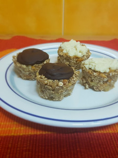 Una foto de Caprichos de plátano y crema de cacahuete con chocolate