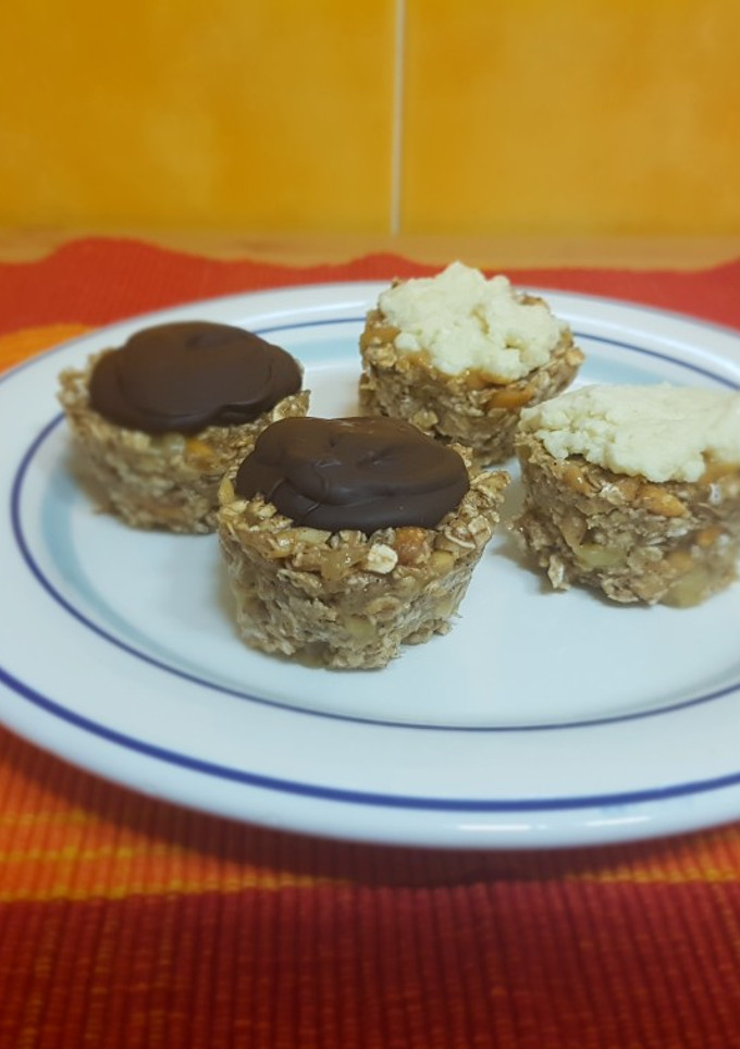 Una foto de Caprichos de plátano y crema de cacahuete con chocolate