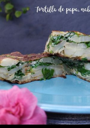 Una foto de Tortilla de papa, nabo y acelga