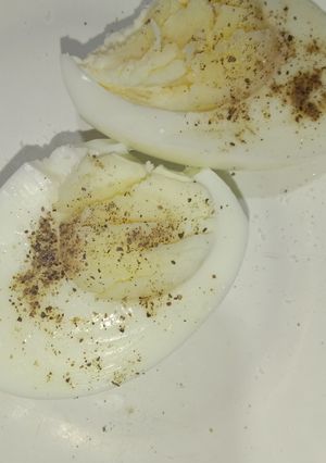 A picture of Boiled eggs with Chat masala.