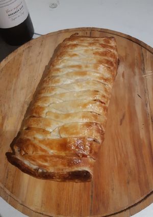 Una foto de Tarta de pollo y cheddar trenzada