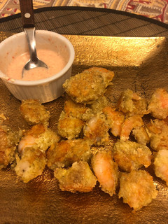 Una foto de Keto - Camarones milanesa con salsita para picar 🍤 🤤🤗