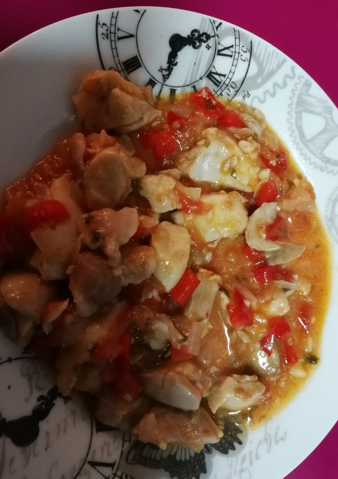 Una foto de Pollo al chilindrón