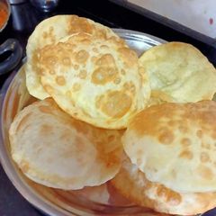 A picture of Bhature.