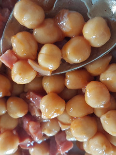 Una foto de Garbanzos encebollados
