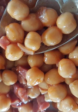 Una foto de Garbanzos encebollados