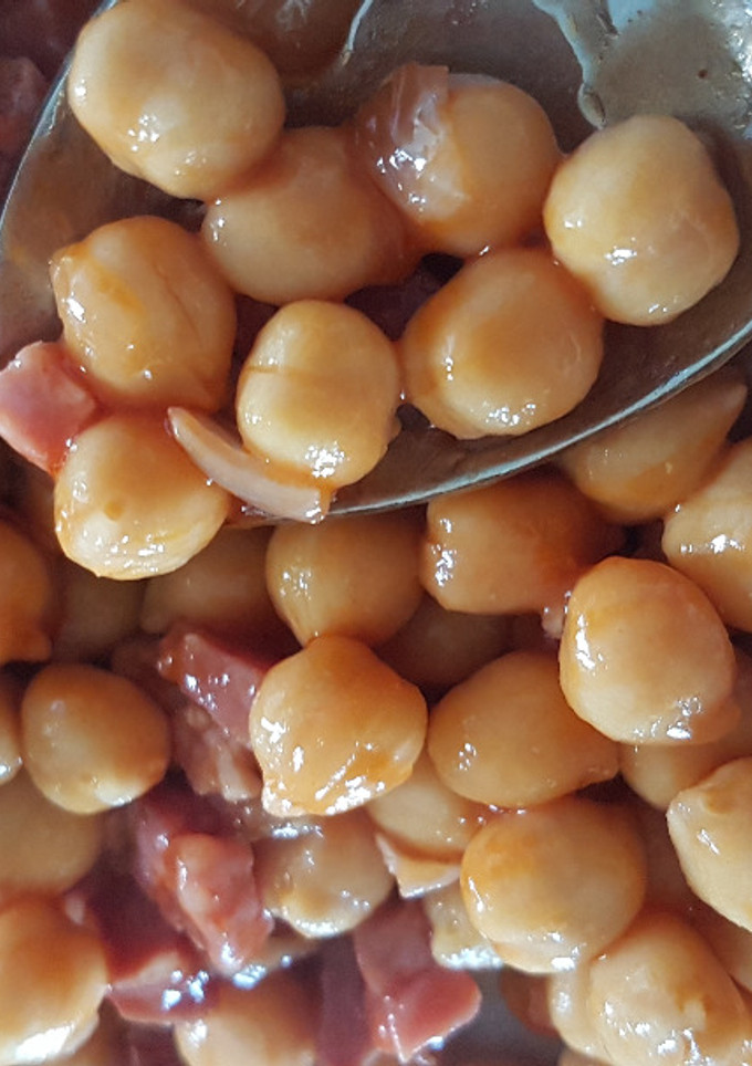 Una foto de Garbanzos encebollados