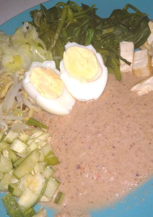 A picture of Gado-Gado (Healthy Indonesian Salad with Peanut Sauce).