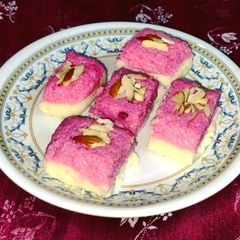 A picture of Coconut Burfi.