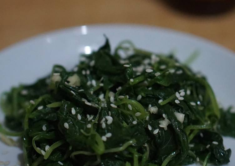 Salad Bayam (SiGeumChi NaMul)