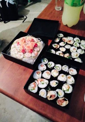 Una foto de Tarta de sushi Japonés OSHIZUSHI🇺🇾🇯🇵押し寿司🎂