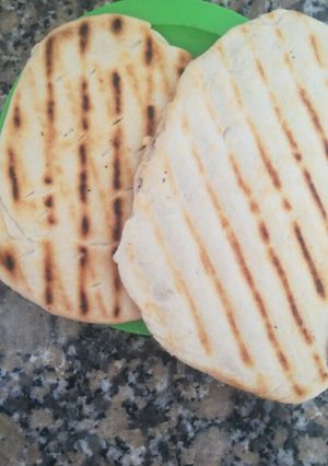 Una foto de Tortilla para el mate en asadera essen