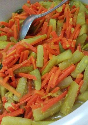 A picture of Yellow Pickles (Indonesian Pickles).
