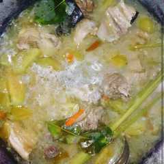 A picture of Garang asem ayam kampung no daun pisang no santan no ribet.