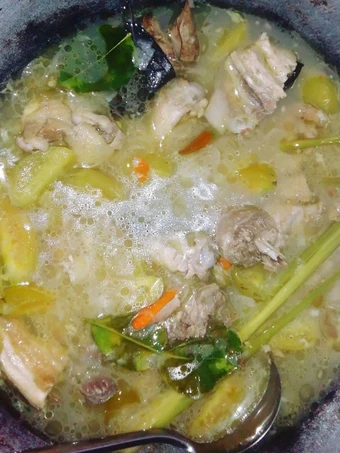 Langkah Gampang Membikin Resep Garang asem ayam kampung no daun pisang no santan no ribet yang Menggugah Selera Anti Ribet, Uenak Banget