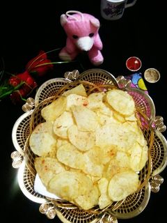 पोटैटो चिप्स (Potato chips recipe in Hindi) रेसिपी मुख्य फोटो