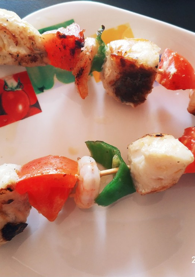 Una foto de Brochetín de rape y gambas