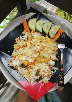 ভাত ভাজা বাসি ভাত দিয়ে(bhaat bhaaja recipe in Bengali) রেসিপির প্রধান ছবি