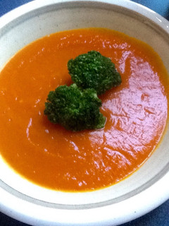 Una foto de Puré de zanahoria al curry con brócoli
