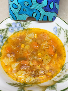 Una foto de Sopa de coliflor y calabaza con jamón