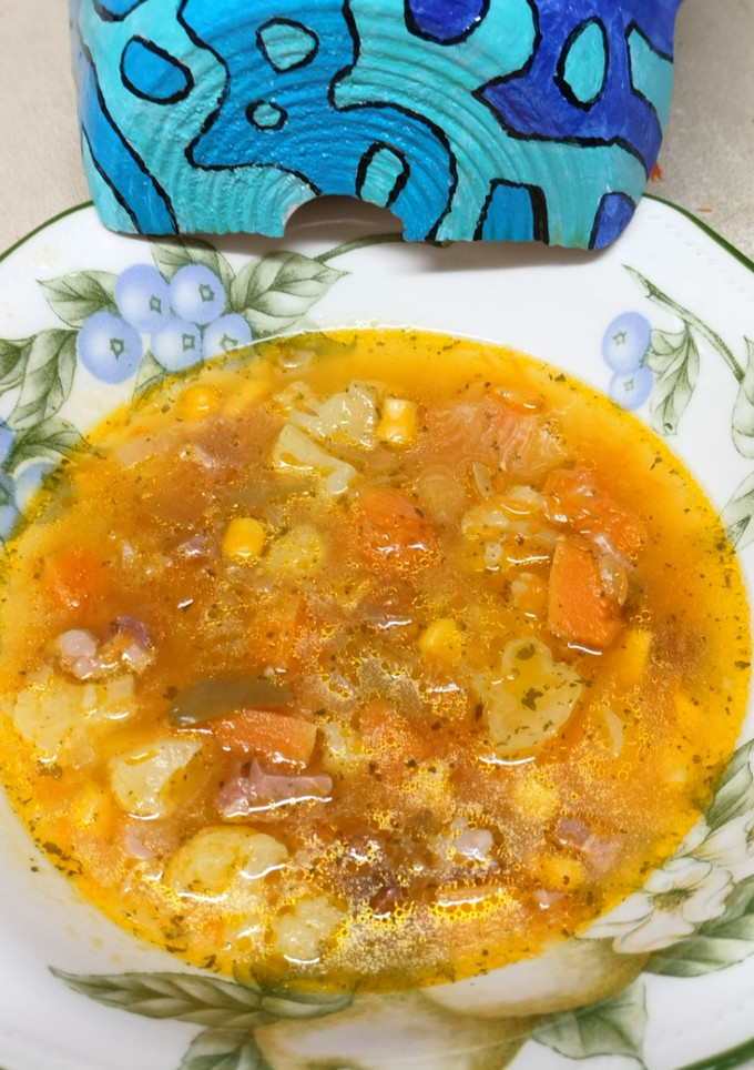 Una foto de Sopa de coliflor y calabaza con jamón