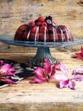 Pastel de Gelatina de Saúco y frutos Rojos