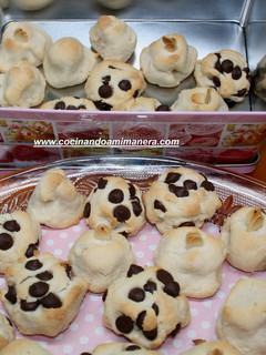Una foto de Almendrados y almendrados con gotas de chocolate