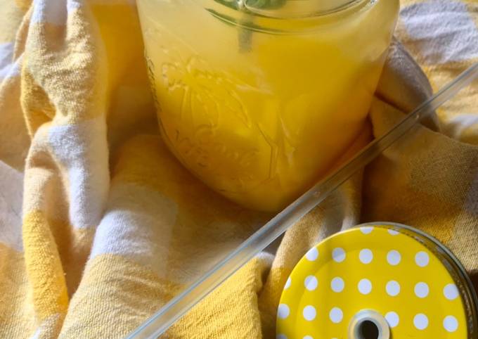 Recipe of Award-winning Fresh Pineapple Ginger Juice
