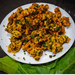 Palak Pakore /Spinach Fritters A picture of Palak Pakore /Spinach Fritters.