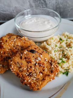 Rántott hal sokmagvas bundában, kuszkusszal, tartárszósszal recept fotója