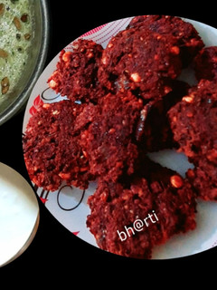 बीटरूट डाळ वडा (beetroot daal vada recipe in marathi) रेसिपी चे मुख्य फोटो