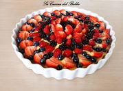 Una foto di crostata di more