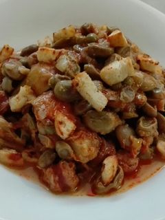 Una foto de Guiso de Habas, Alcachofas y Guisantes