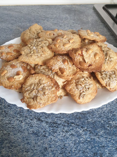 Una foto de Galletitas saladas de cacahuete y pipas