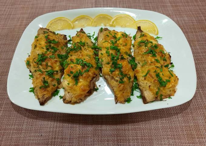 Скумбрія під сиром у духовці